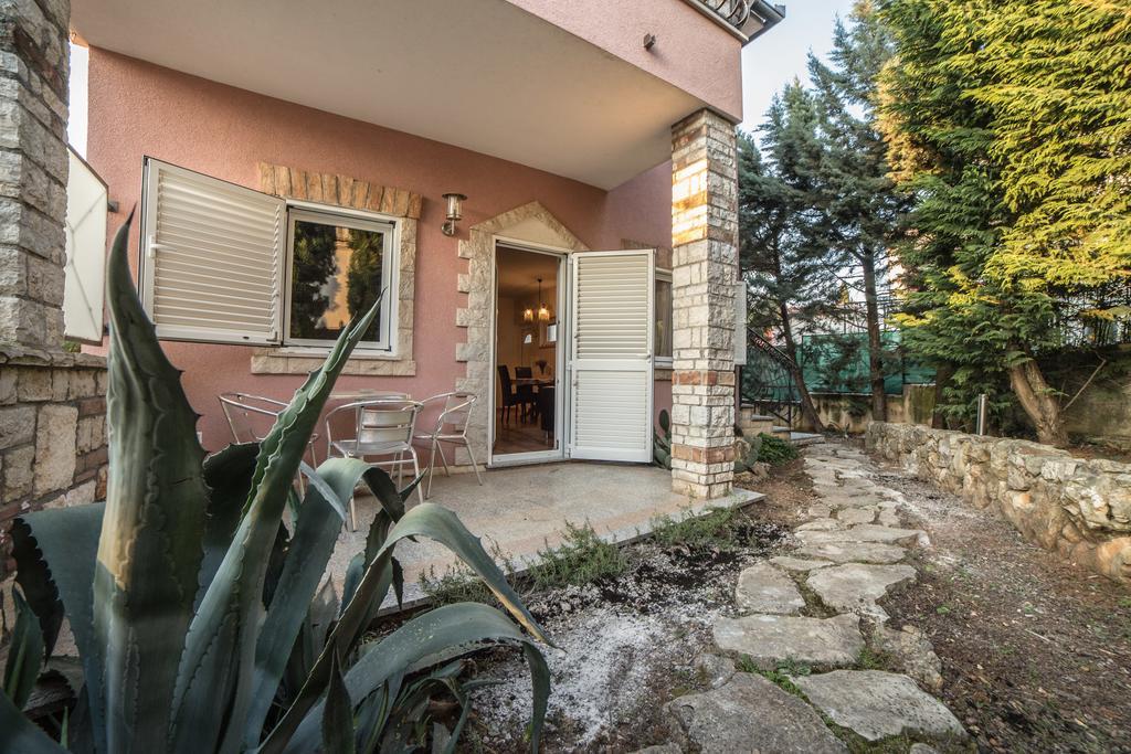 Villa Lugano ロヴィニ エクステリア 写真